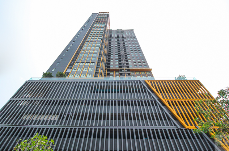 The Base Petchburi-Thonglor