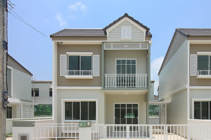 The Village Bangna – Wongwaen