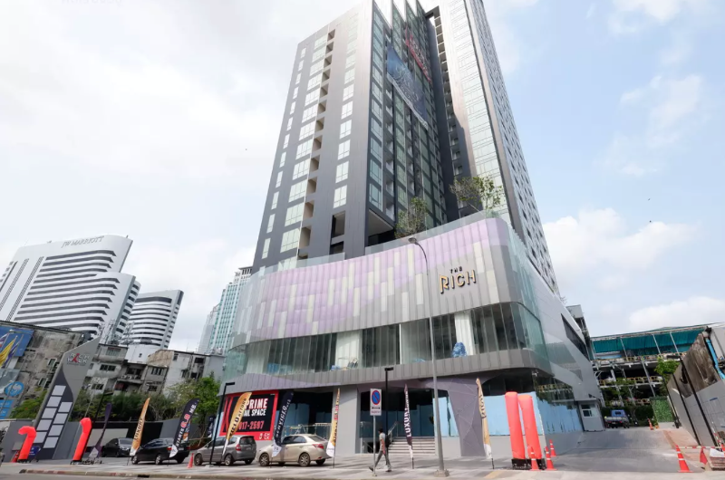 The Rich Ploenchit – Nana